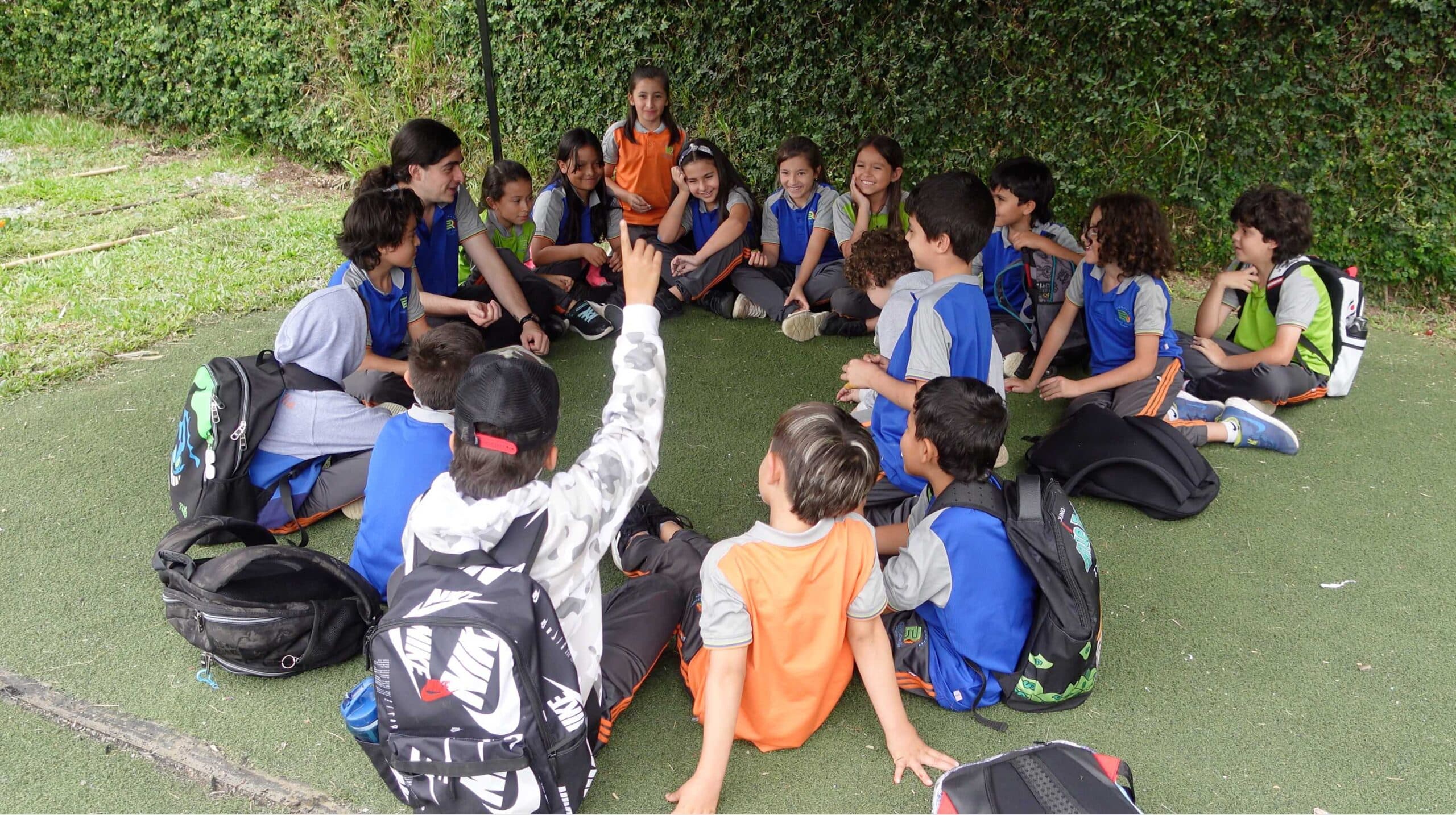 Vista frontal del colegio