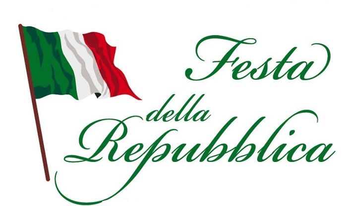 Bandera de la República de Italia ondeando 