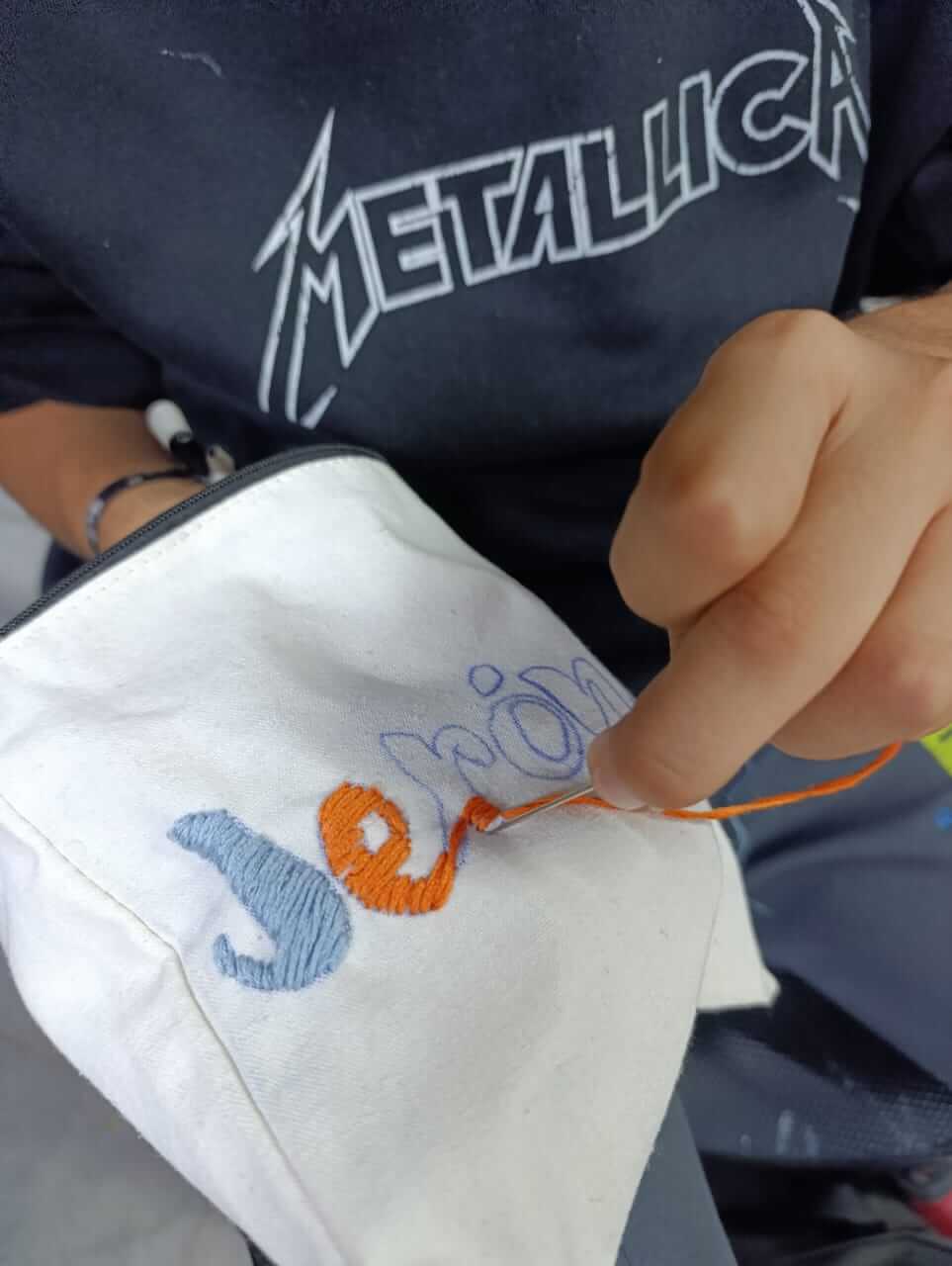 taller-circulo-bordado-manos-creando