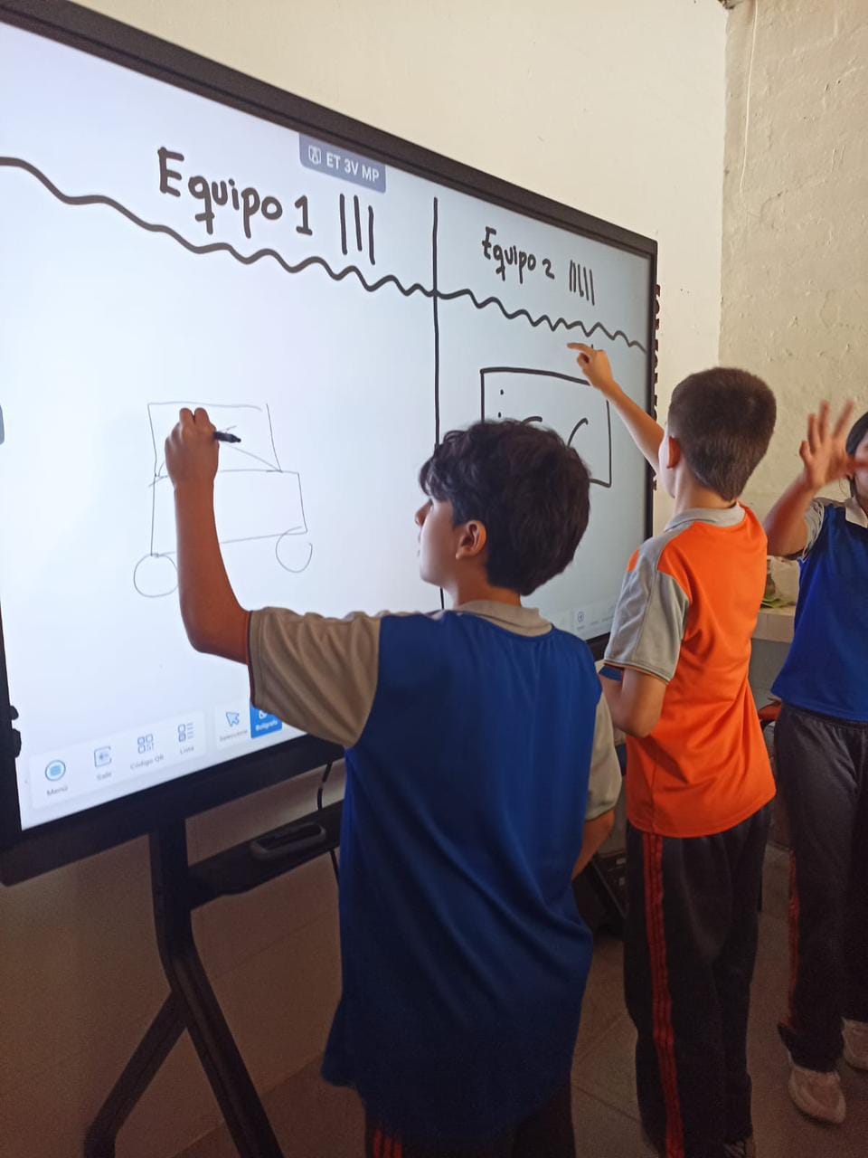 aula-estudiantes-pizarra-interactiva
