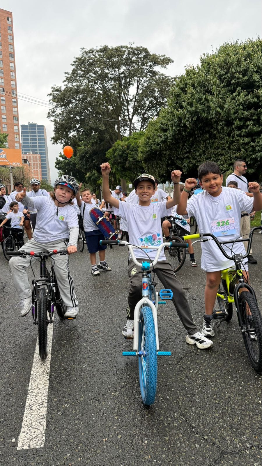 reggio-emilia-run-2026-bicicletas-ninos-celebrando