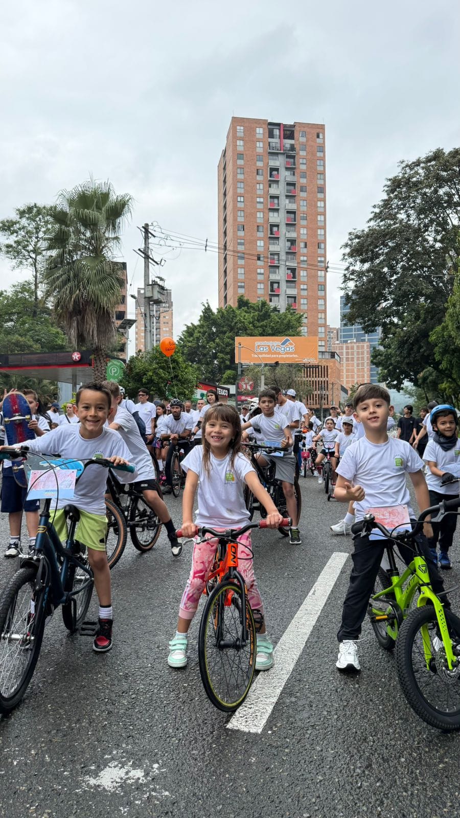 reggio-emilia-run-2026-bicicletas-ninos-sonriendo