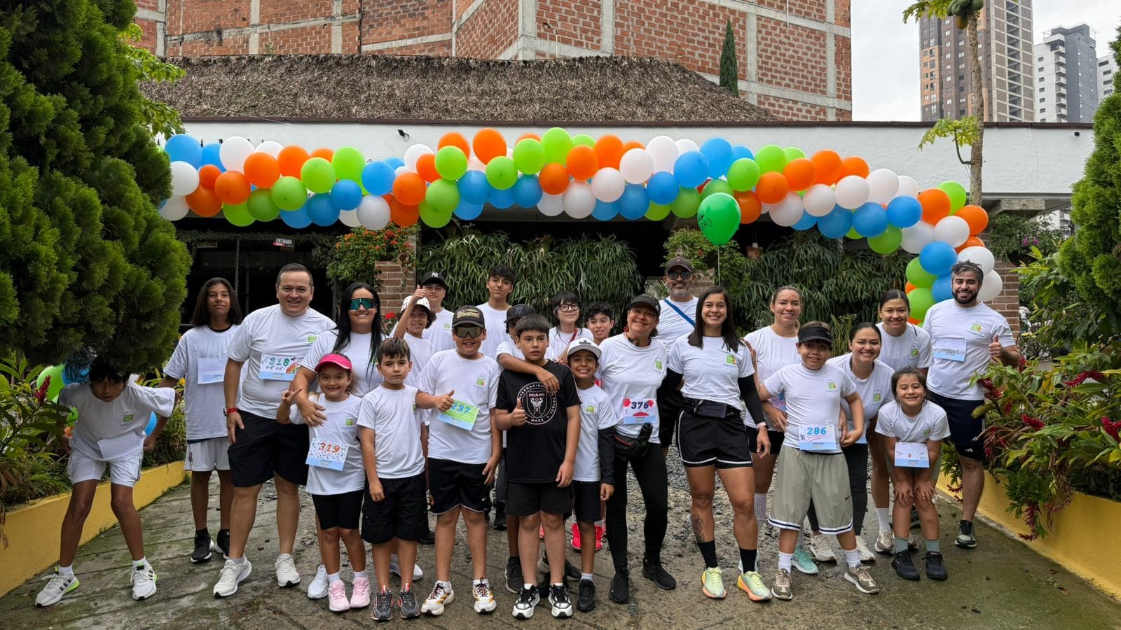 reggio-emilia-run-2026-corredores-ninos-celebrando