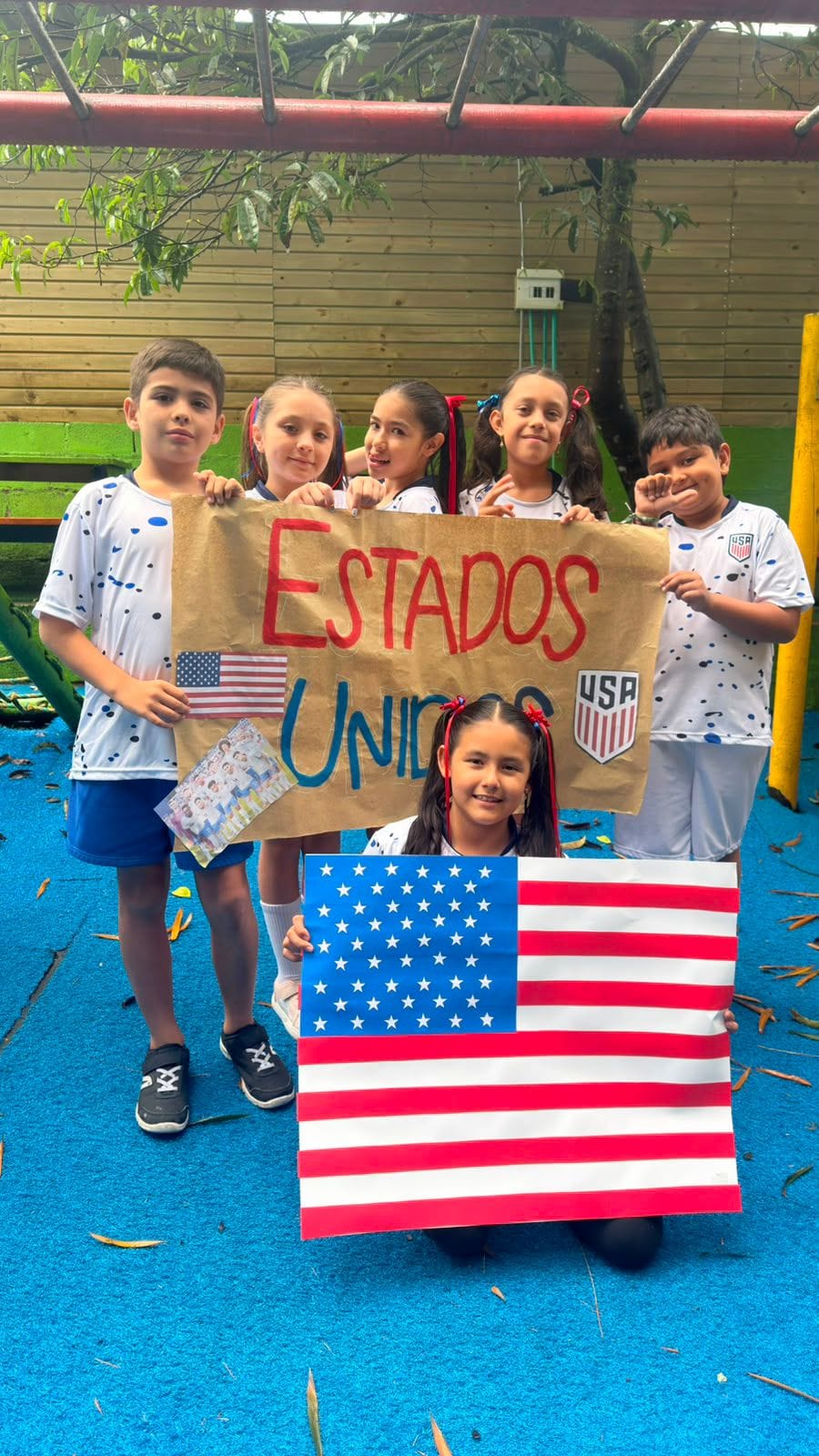 upas-mundial-estados-unidos-ninos-bandera