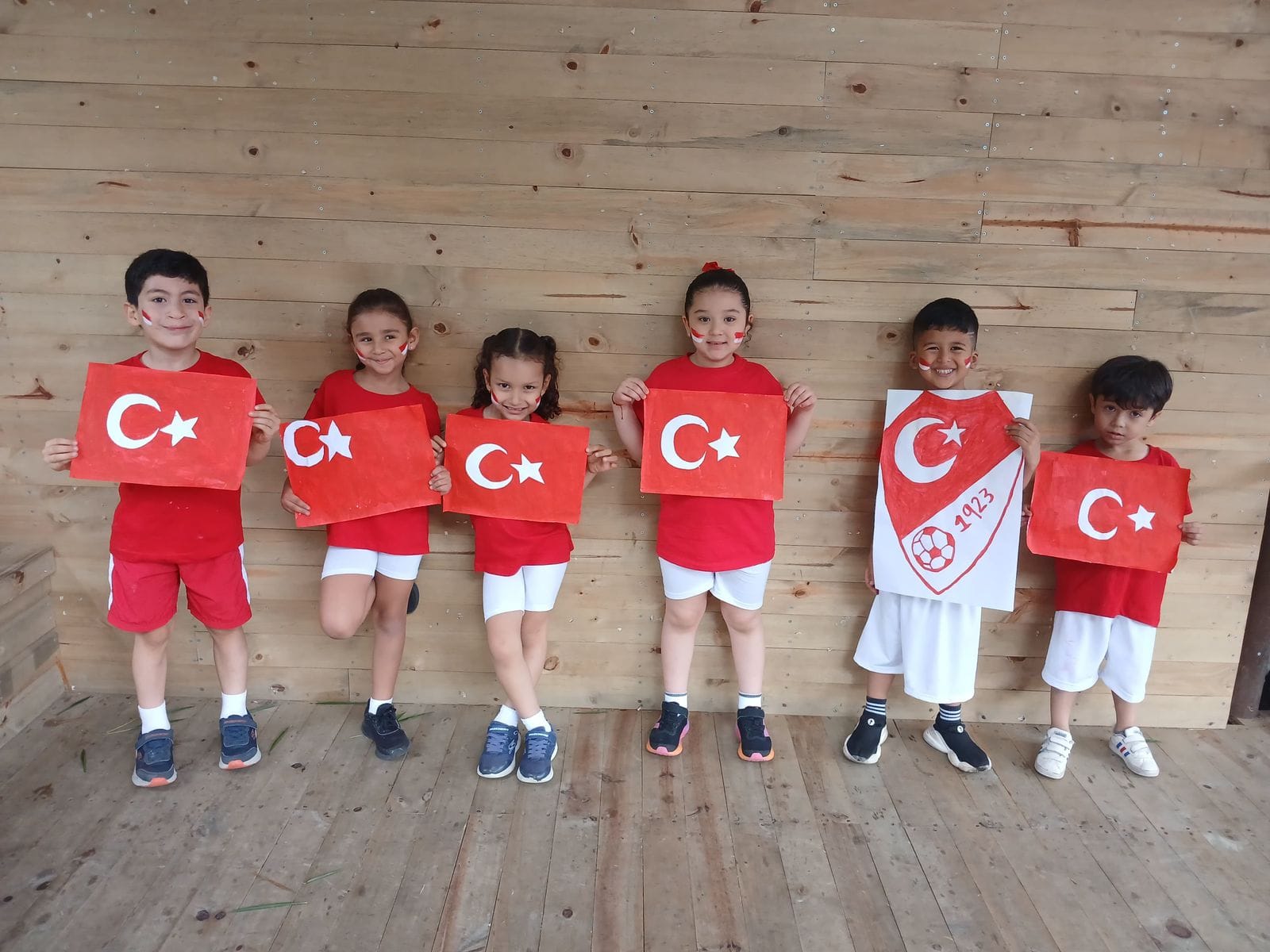 upas-mundial-turquia-ninos-banderas