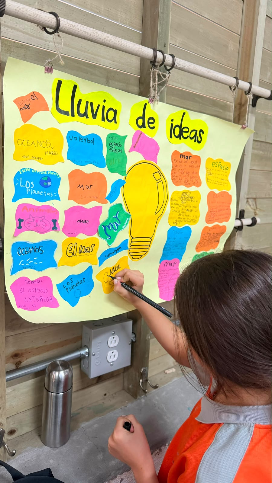 cartelera-lluvia-de-ideas