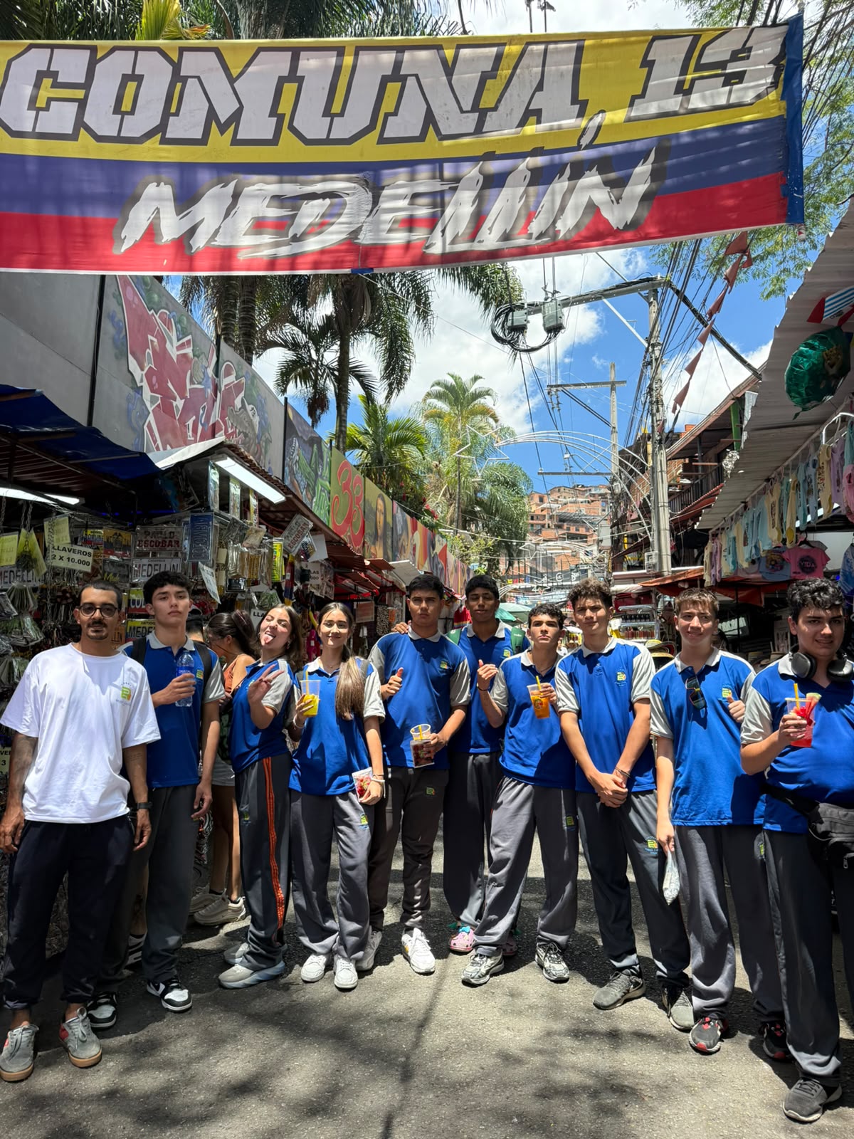 grupo-bajo-el-letrero-comuna-13-medellin