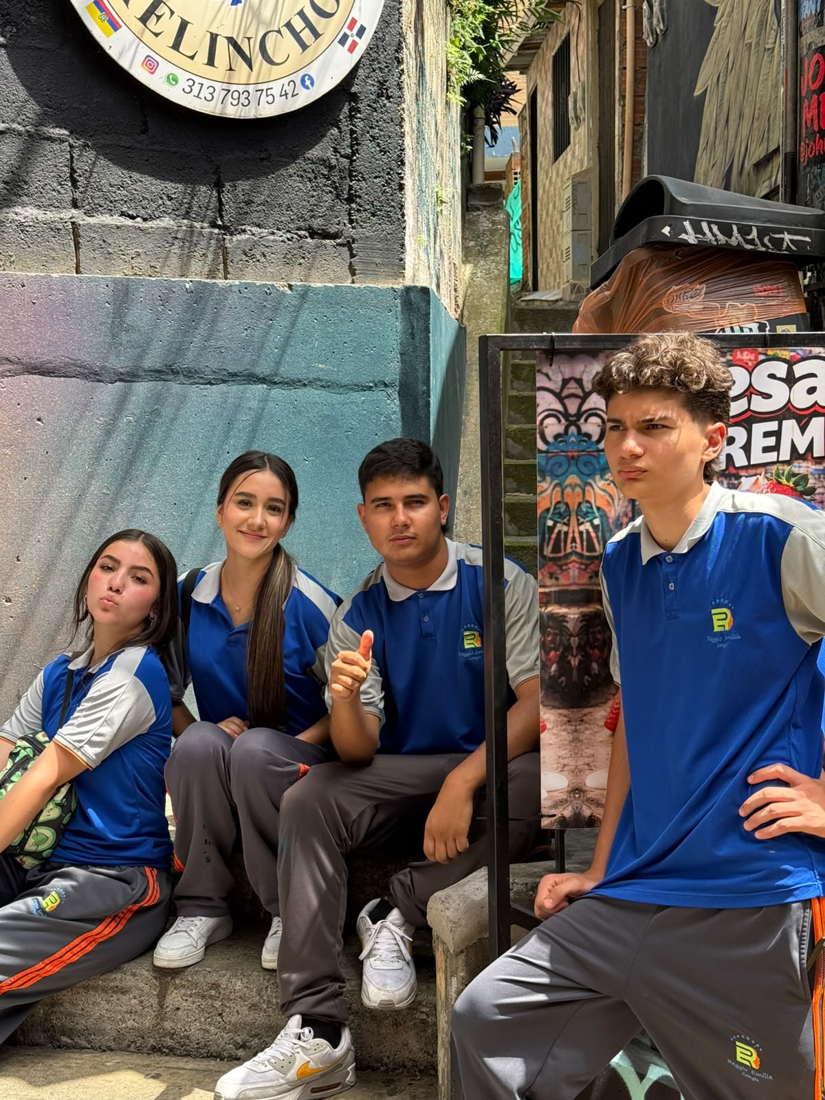 grupo-en-el-callejon-de-la-comuna-13