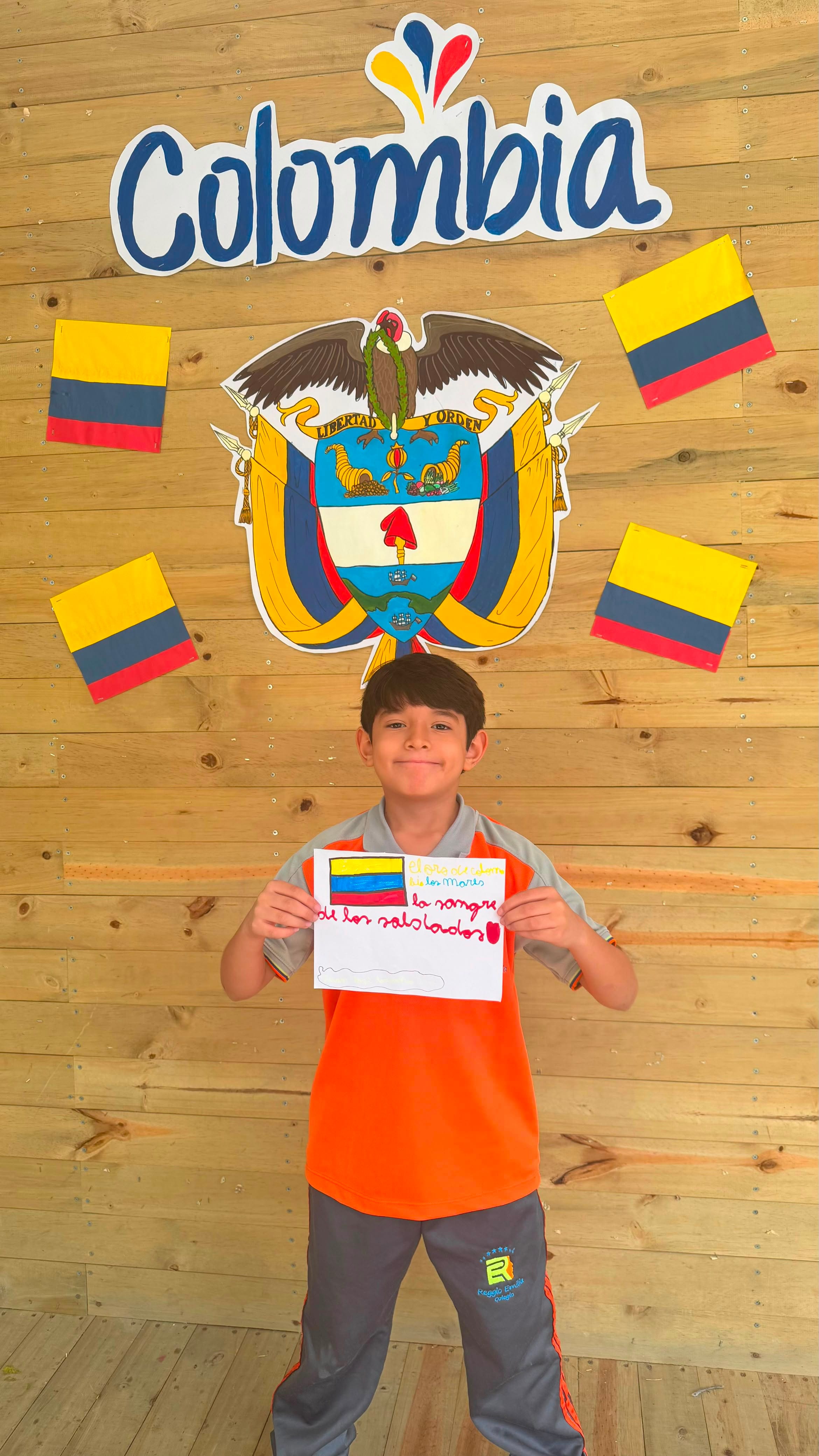aprendiz-con-mensaje-patrio-y-banderas